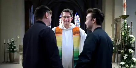 DIVERSIDAD: La bendición vaticana de parejas homosexuales: una sensación