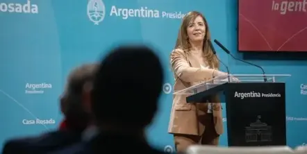 La vocera presidencial Gabriela Cerruti promociona el sorteo de un vibrador por el “Día del Amigue”