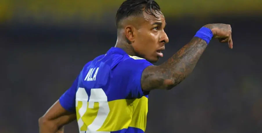 Tras la denuncia por violencia de género, Boca Juniors no anunció ninguna decisión y Villa jugaría ante Racing