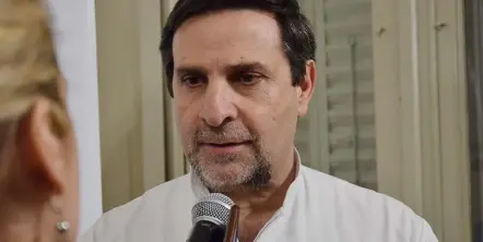 El ministro Luis Medina Ruiz dio positivo de coronavirus y fue internado