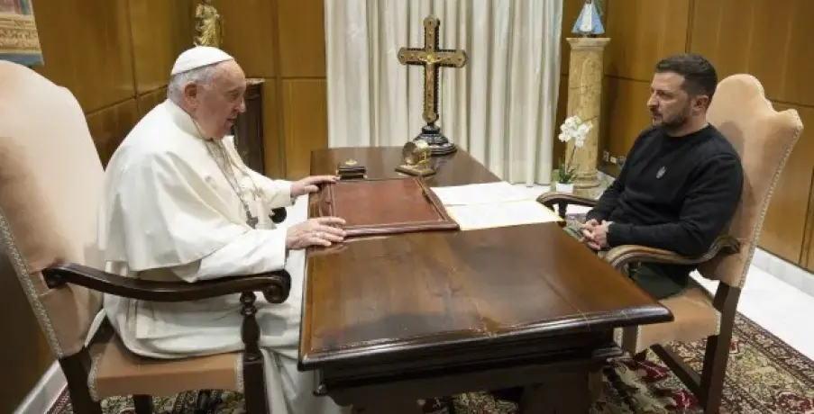 Zelenski llega al Vaticano y le pide a Francisco condenar “los crímenes de Rusia en Ucrania”