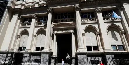 El dólar libre bajó a 287 pesos y las acciones argentinas rebotaron hasta 10% en Wall Street