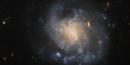 El Hubble capta imágenes de un sitio de supernova arremolinado